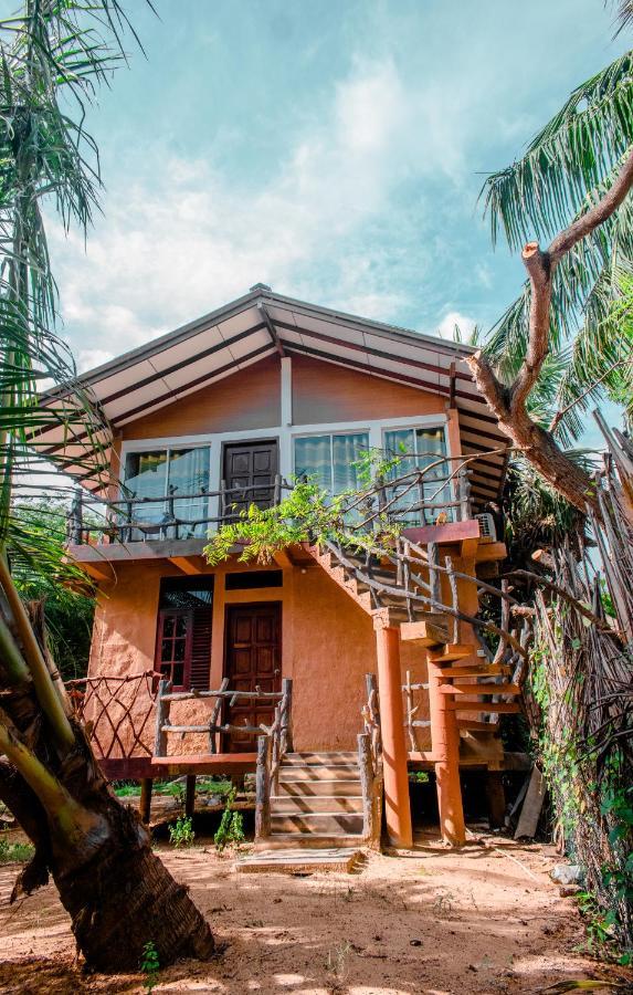 Sarada Beach Resort Yala 티사마하라마 외부 사진