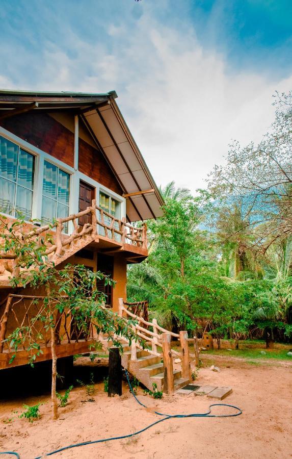 Sarada Beach Resort Yala 티사마하라마 외부 사진