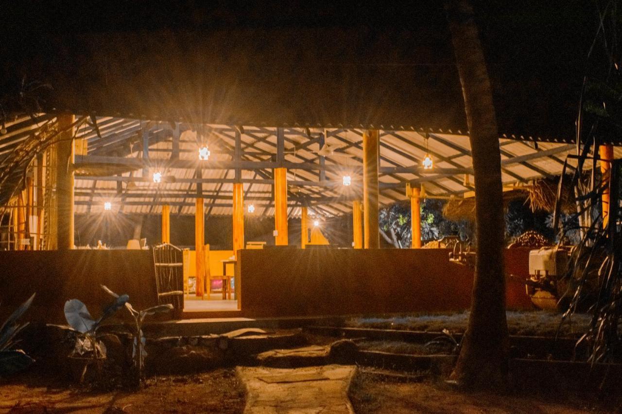 Sarada Beach Resort Yala 티사마하라마 외부 사진