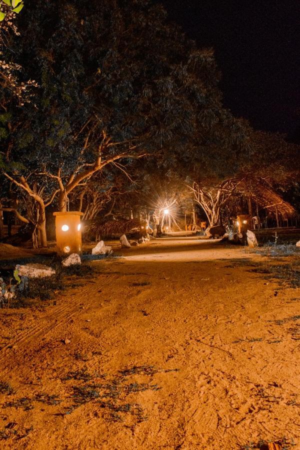 Sarada Beach Resort Yala 티사마하라마 외부 사진